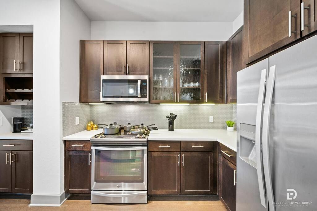 Downtown Houston Deluxe King Suite With Spa Amenities, Pool And Free Parking المظهر الخارجي الصورة