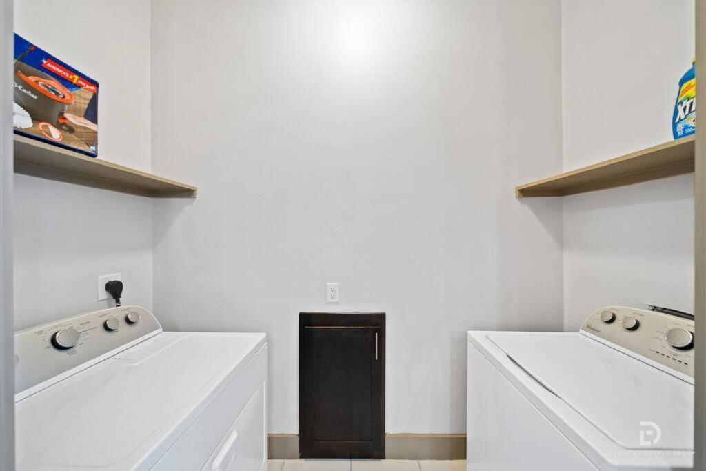 Downtown Houston Deluxe King Suite With Spa Amenities, Pool And Free Parking المظهر الخارجي الصورة